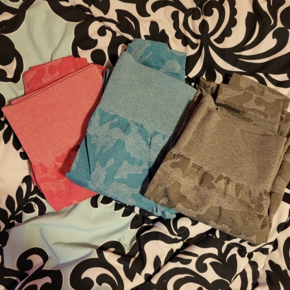 YEOREO Camo Women's Seamless High Waisted Leggings Size M - Picture 1 of 5